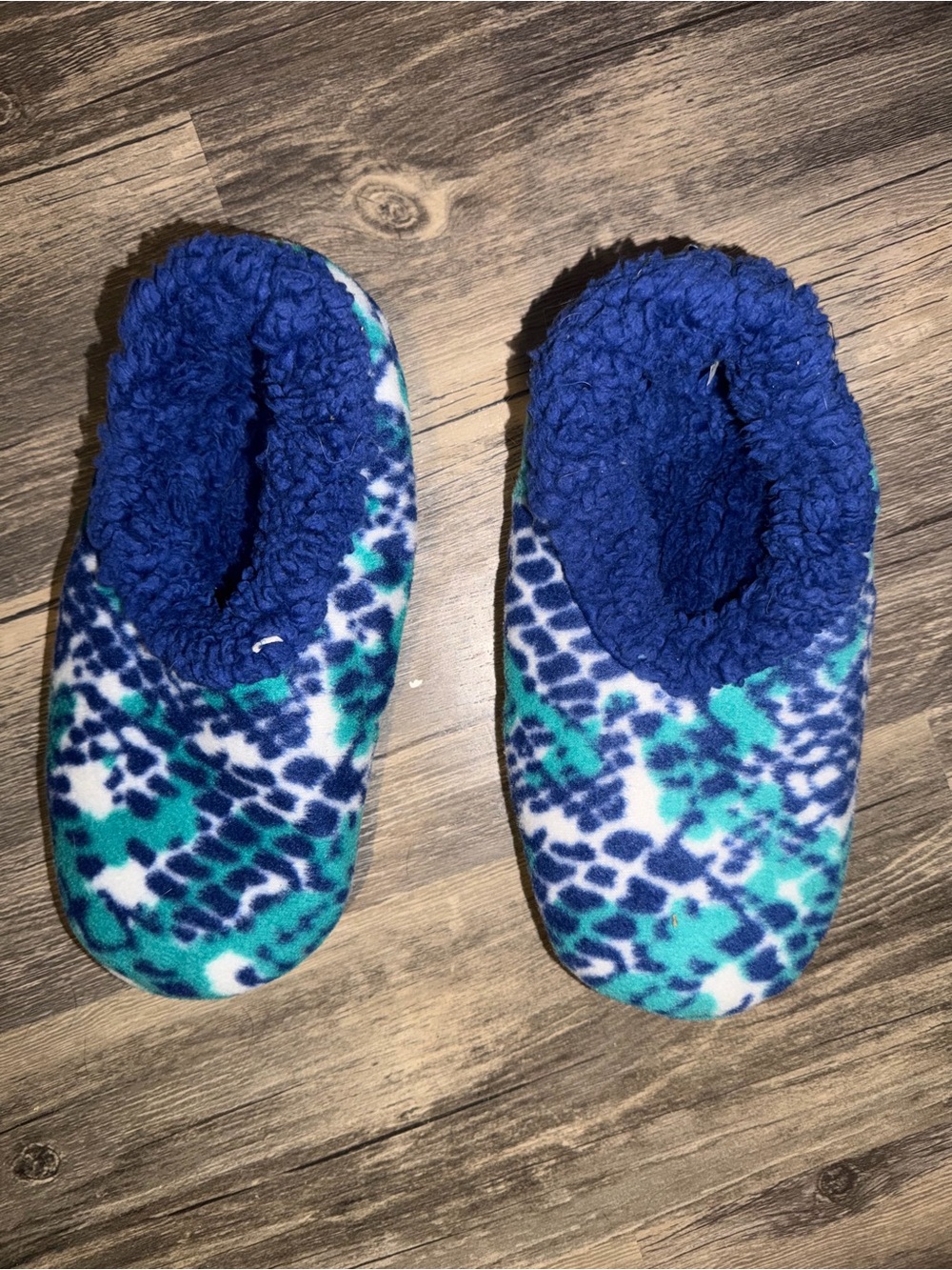 Cozy Plush Women's Slippers in Blue and Teal Pattern